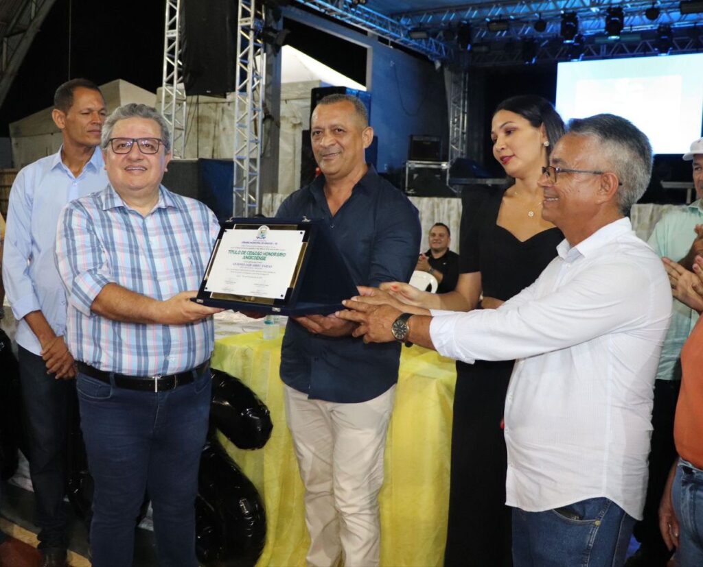 Emoção e Reconhecimento Deputado Jair Farias é Homenageado Título