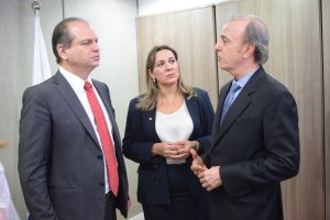 Deputada conversa com o ministro da Saúde e  o presidente do Hospital do Câncer