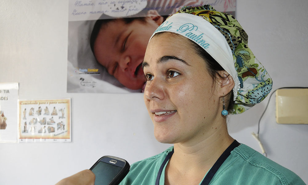 A francesa Paulina Bigoni de Oliveira é a assistente voluntária que faz o serviço de doula no Tia Dedé