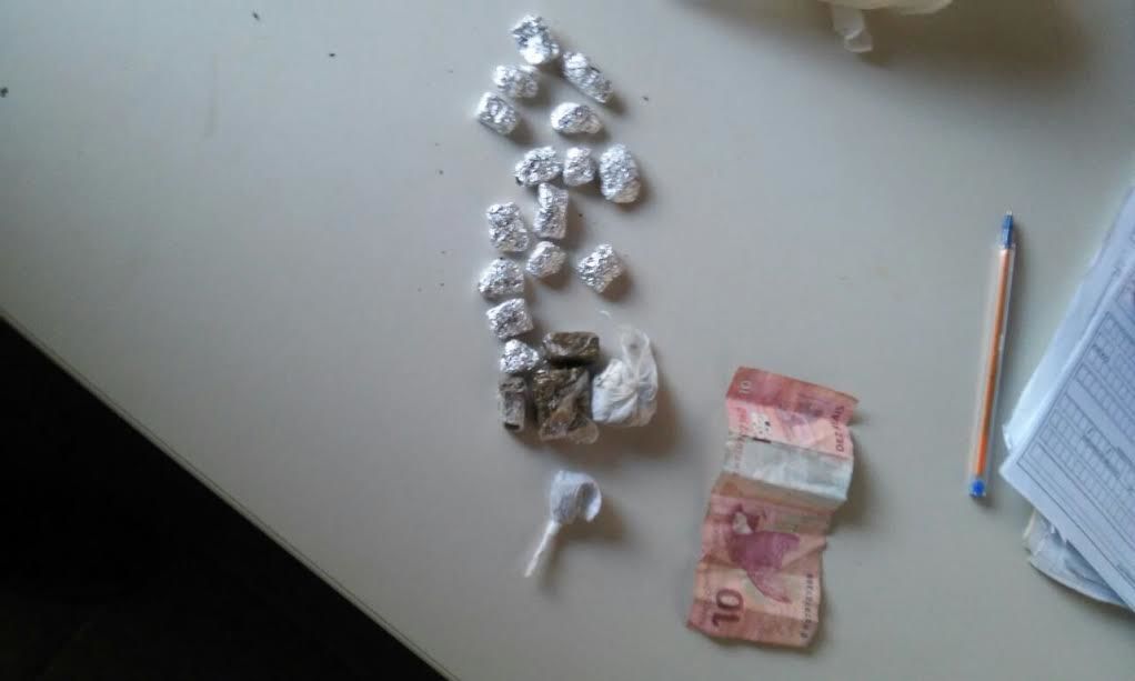 Depois de denúncia de usuário de drogas traficante foi encontrado e material apreendido em Fortaleza do Tabocão.