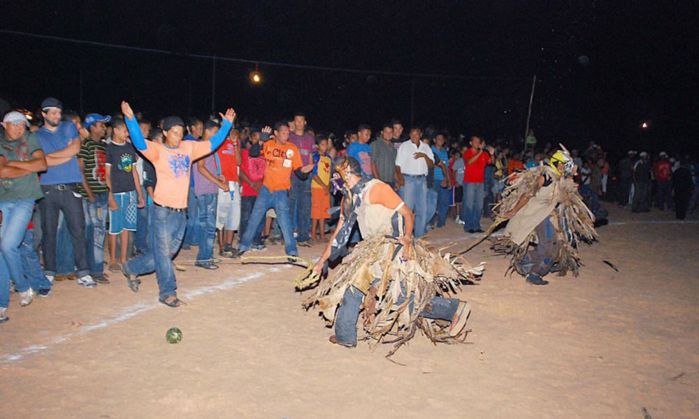 O ritual da Festa dos Caretas, em Lizarda, a 278 km de Palmas, é uma tradição que remonta ao ano de 1932. Famílias reúnem-se e realizam a manifestação folclórica na Sexta-Feira Santa -  Thiago Sá/Governo do Tocantins