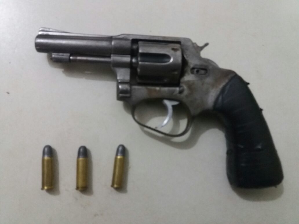 Arma de fogo apreendida com criminosos em Araguaína.