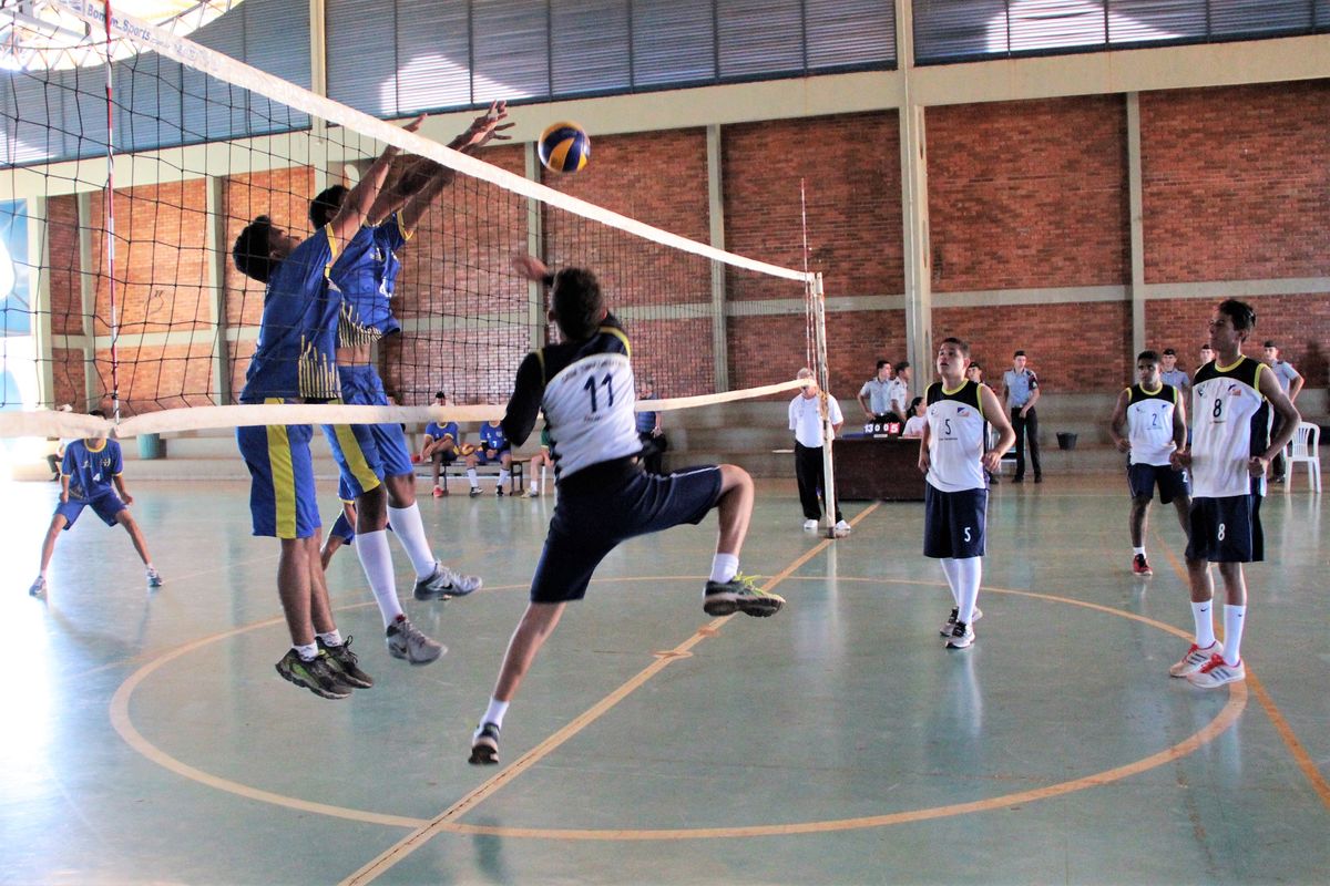 Foto 1 Jet's  fase regional de Palmas - 2017 - Juliana Carneiro (31) - Cem São José (azul) x CEM Tiradentes - voleibol