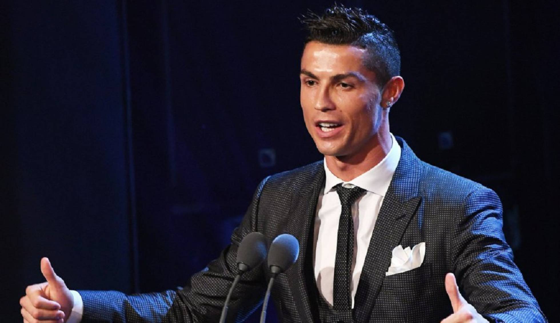 Cristiano Ronaldo é eleito melhor do mundo pela quinta vez