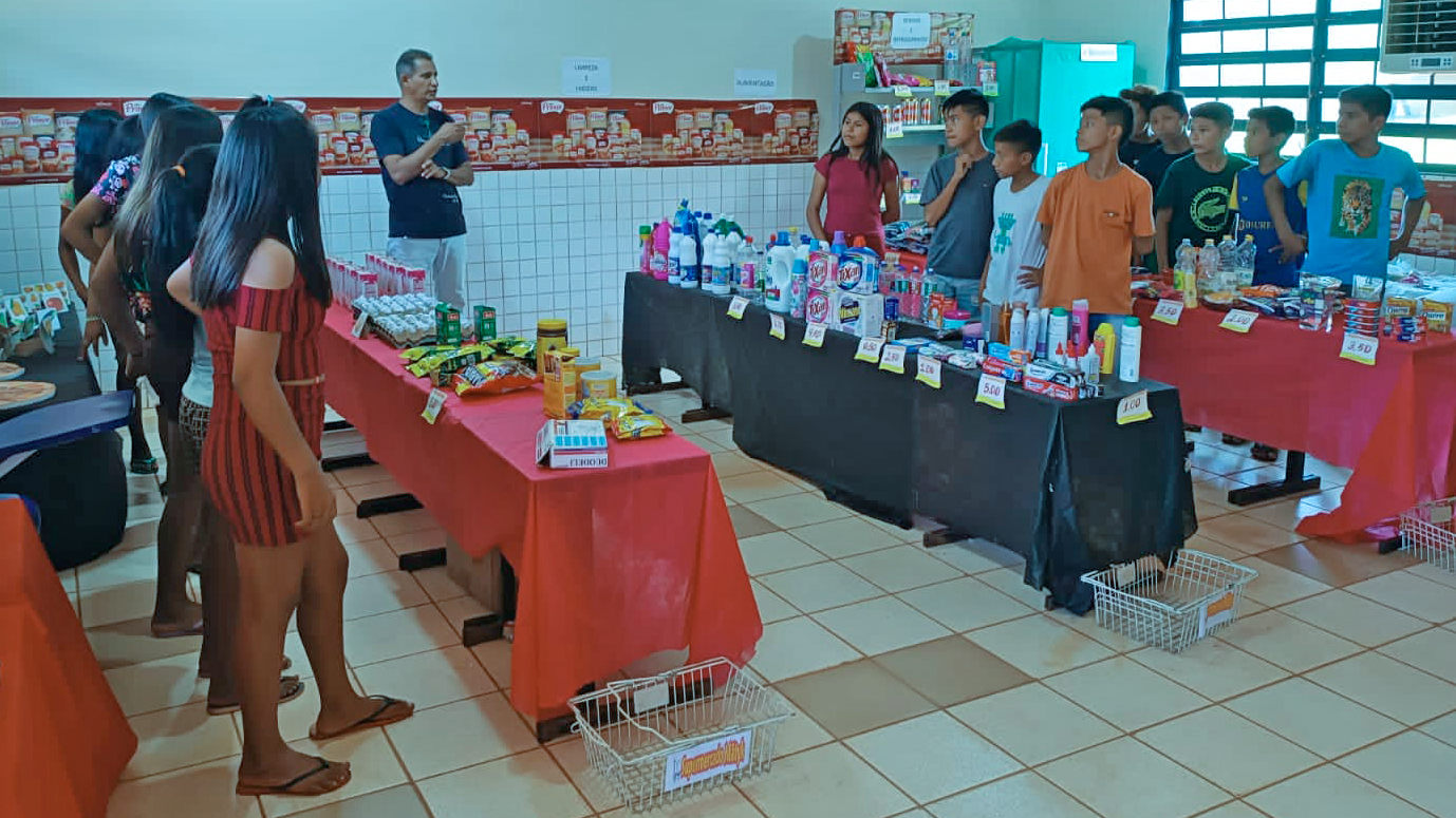 Uma escola indígena do Tocantins, na busca pela eficácia na aprendizagem e pela aplicação prática do conhecimento adquirido em sala de aula,, adotou uma abordagem inovadora