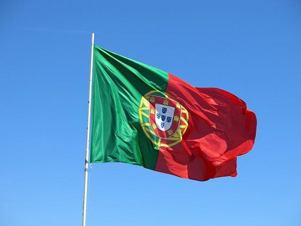 Premiê de Portugal deixa o governo após escândalo de corrupção surgir. Veja os desdobramentos aqui.