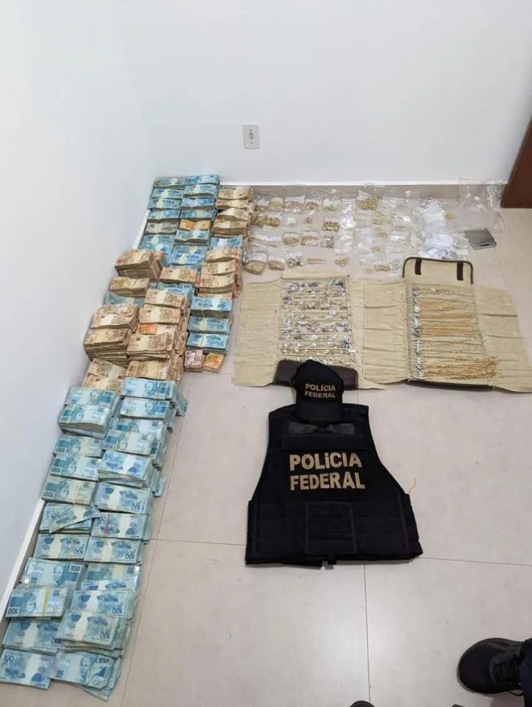 Dinheiro e joias apreendidas durante Operação da PF contra desvios na Educação de Palmas - Foto - Polícia Federal