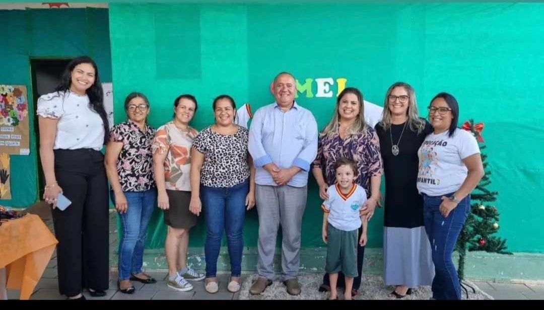 Entrega de uniformes em Palmeirópolis - Foto - Divulgação