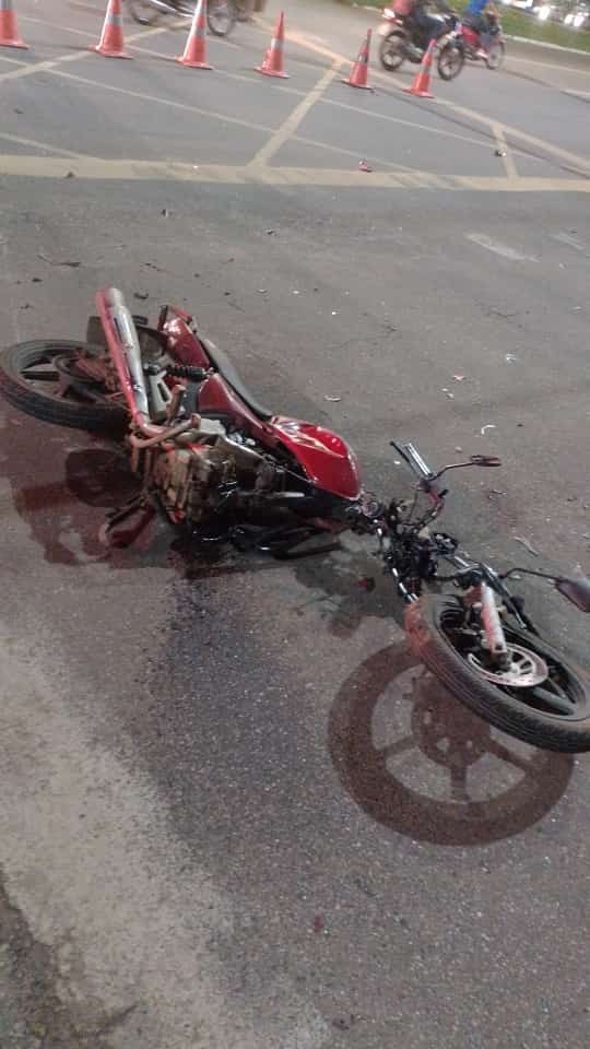Motocicleta ficou destruída com a colisão - Foto- Divulgação