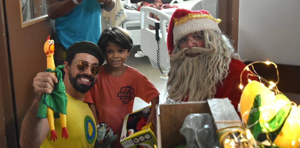 Papai Noel presenteia crianças no HGP - Foto - Karoliny Santiago/Governo do Tocantins