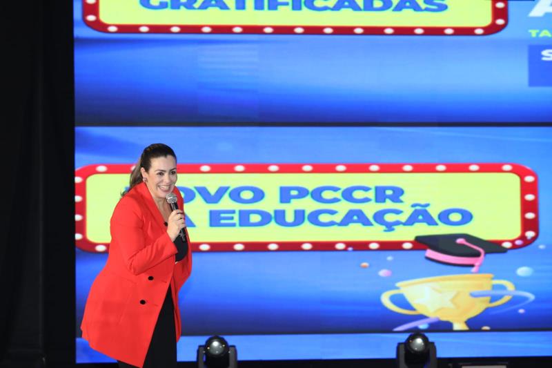 A prefeita Cinthia Ribeiro sancionou o PCCR da Educação - Foto - Edu Fortes/Prefeitura de Palmas
