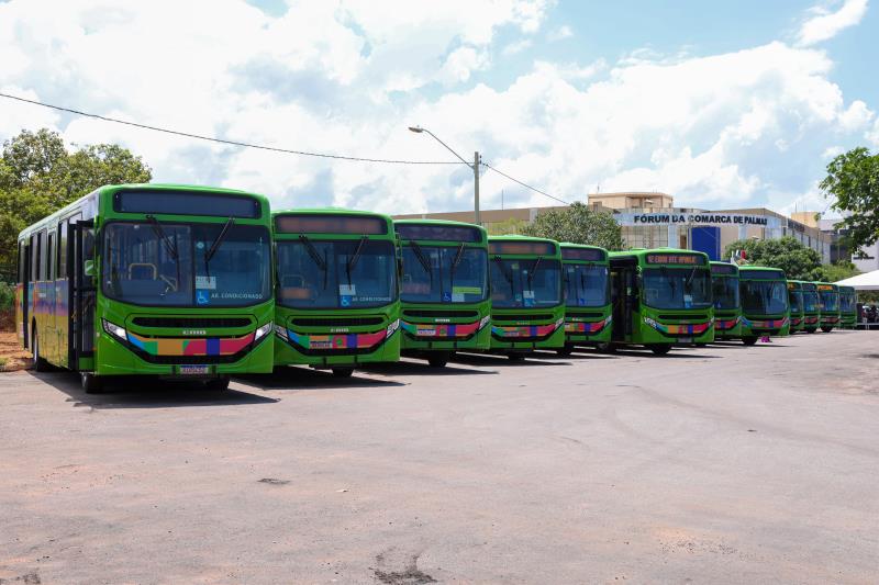 Prefeitura entregou 30 novos ônibus e mais 70 devem chegar nos próximos dias - Foto - Regiane Rocha/Prefeitura de Palmas