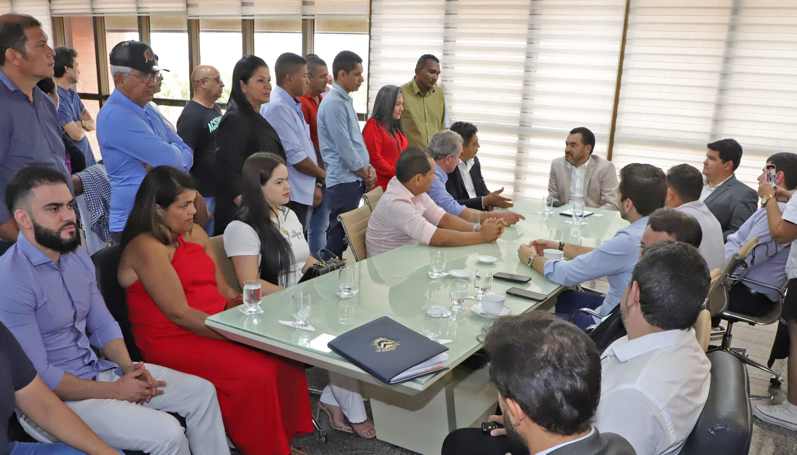 Governador Wanderlei Barbosa, prefeitos e vereadores de Mato Grosso, em reunião sobre a área da saúde - Foto - Esequias Araújo/Governo do Tocantins