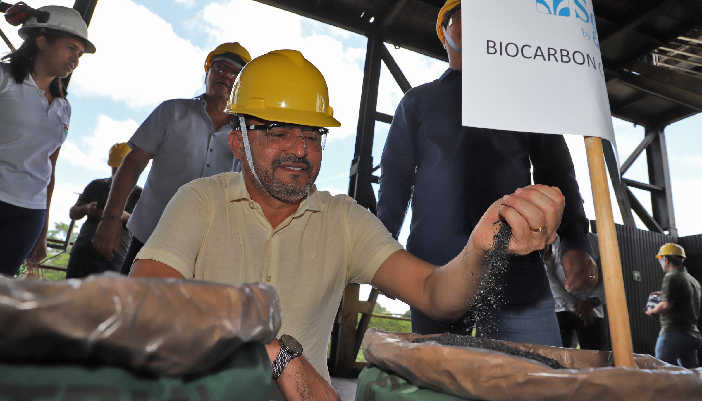 O governador Wanderlei Barbosa também visitou fábricas sediadas no município  - Foto - Márcio Vieira/Governo do Tocantins