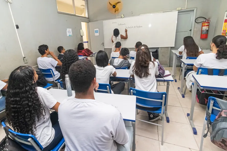 Sala de aula: segundo o governo, cerca de 2,5 milhões de estudantes devem ser beneficiados — Foto: Divulgação