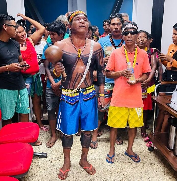 Cantor Zé Cabelo com Maracá. Foto Coalizão Vozes do Tocantins - MPE-TO
