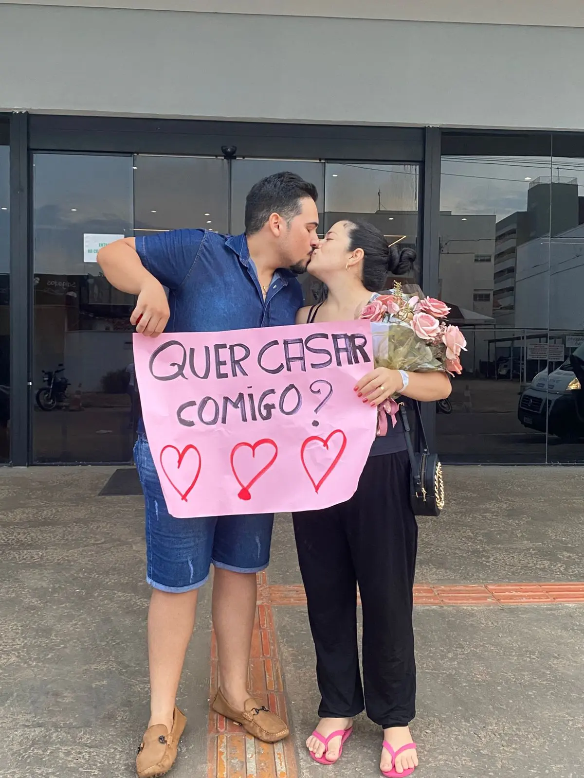 A história de amor de Neilieuma e Gustavo: ele a pede em casamento na recepção da maternidade em Palmas