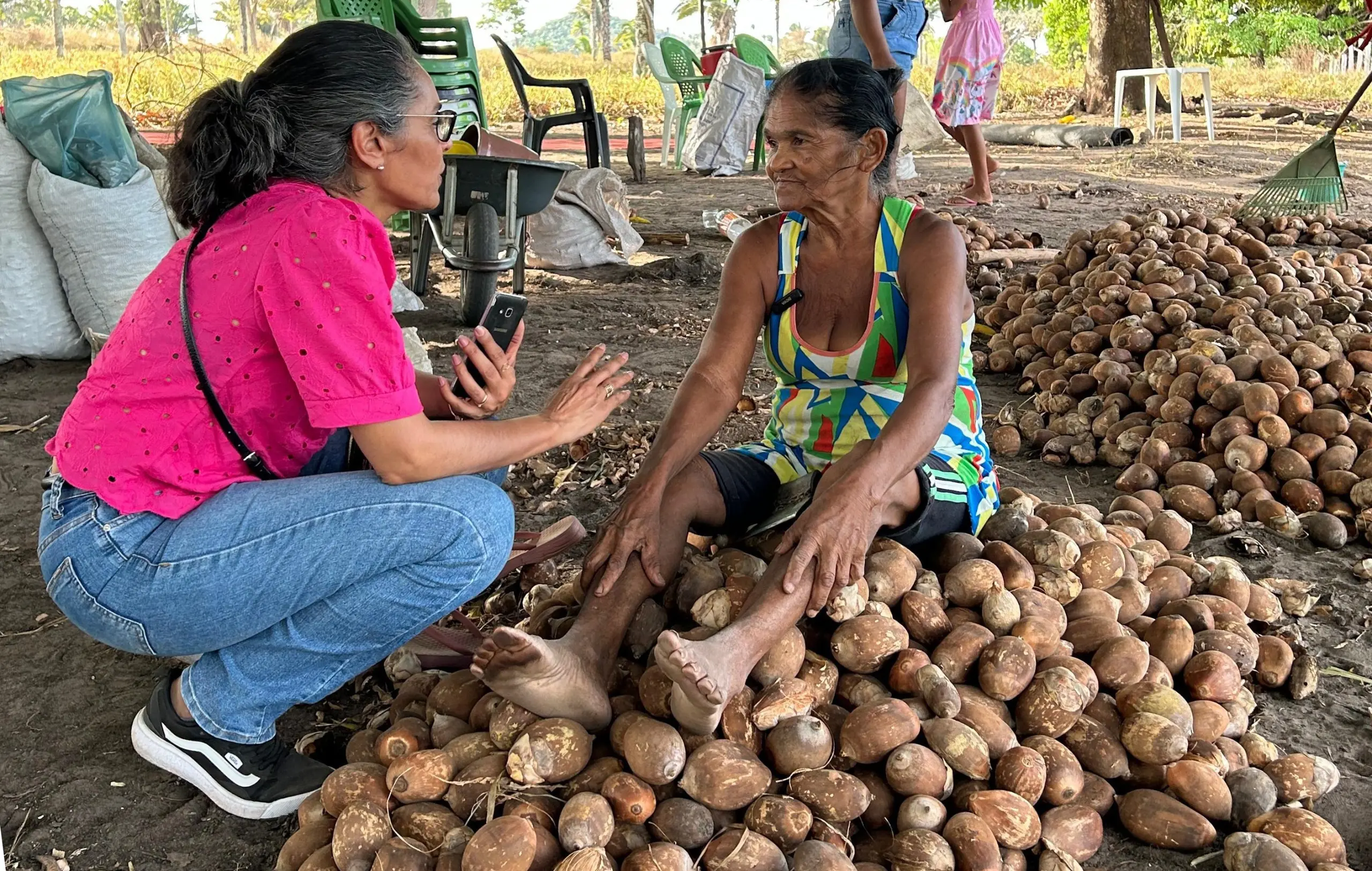 Com apoio do Governo do Tocantins, exposição “Somos Raimundas” destaca a força das quebradeiras de coco babaçu na região Norte do estado