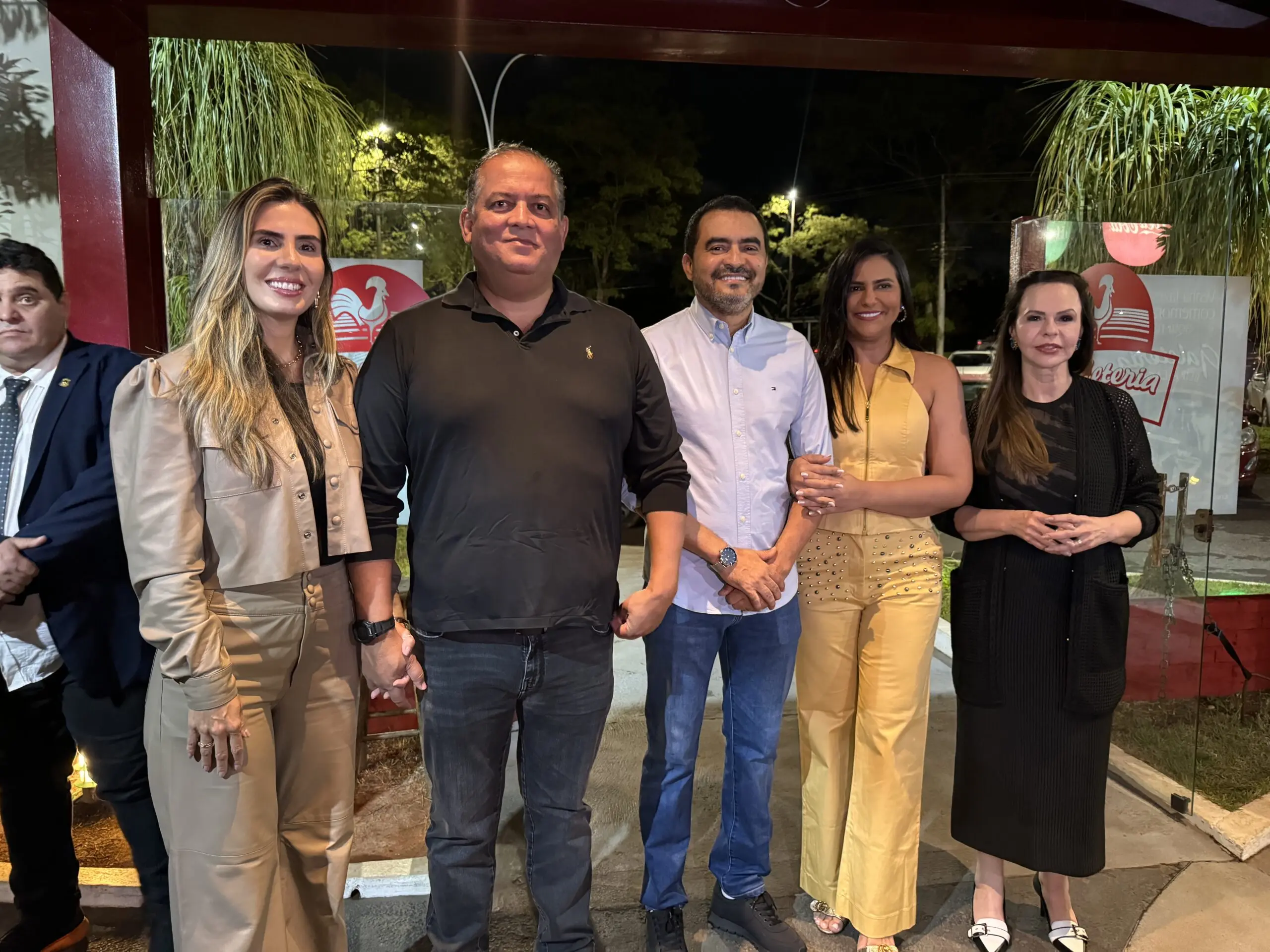 Jantar pós-eleições em Brasília fortalece relação entre prefeitos eleitos, Palácio e bancada federal; Wanderlei, Gomes, Dorinha e até Laurez presentes