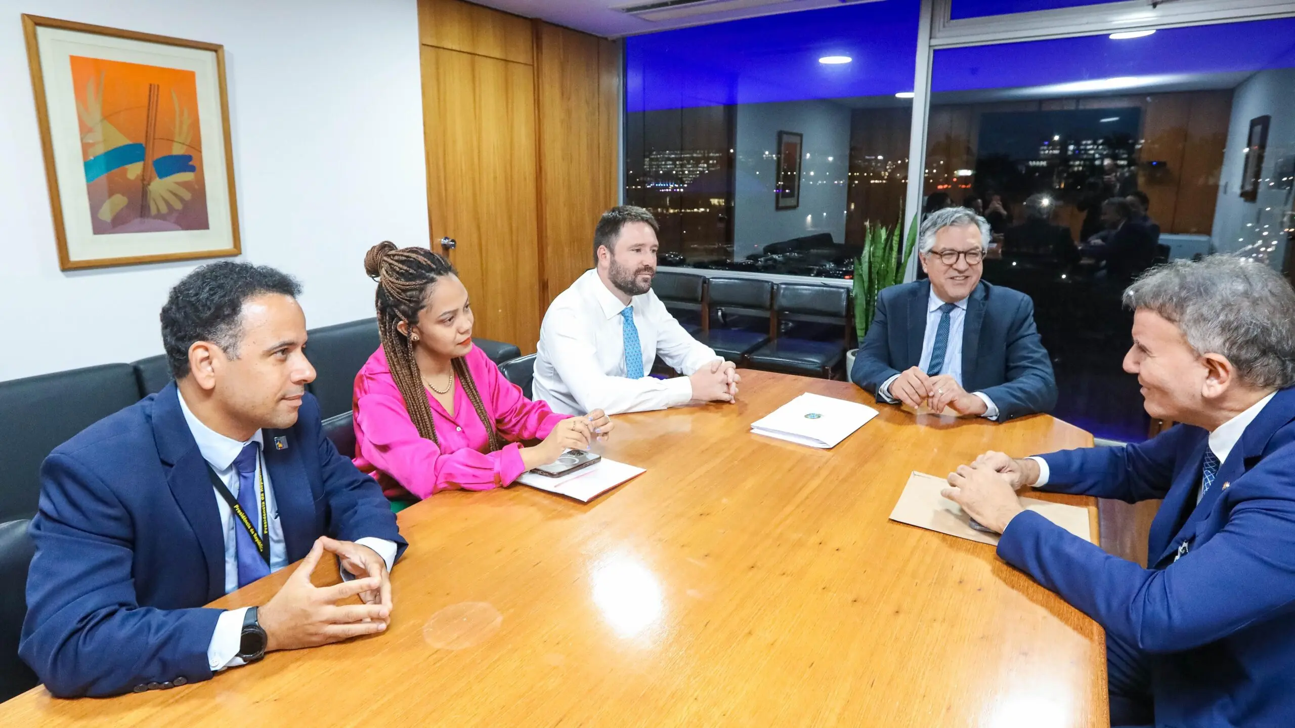 Eduardo Siqueira discute com ministro Padilha as obras federais em Palmas, pede apoio para hospital e discute possibilidade de agenda com Lula