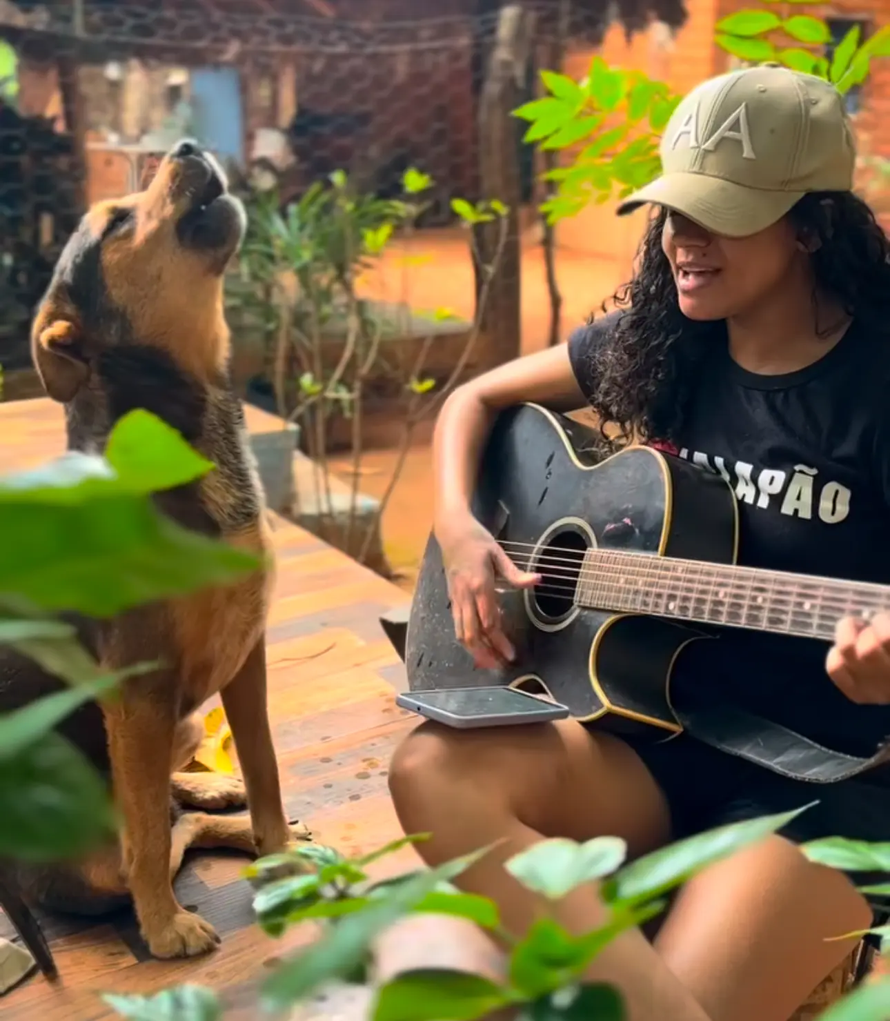 Influenciadora tocantinense viraliza ao formar “dupla sertaneja” com cachorro em vídeo fofo nas redes sociais