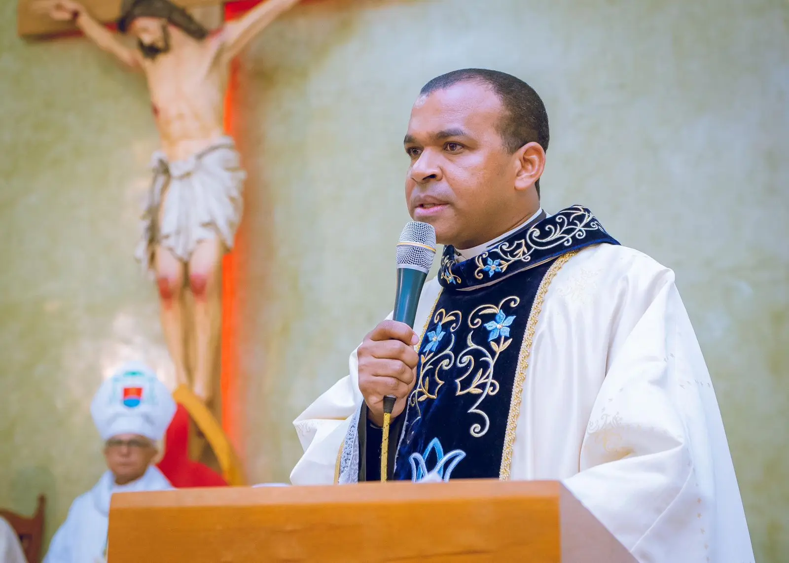 Posse do padre Eldinei Carneiro na paróquia de Dianópolis gera repercussão