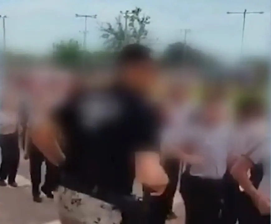 Estudantes de colégio militar cantam palavras de ódio durante marcha guiada por PM: 'Se eu não te matar, vou te prender'