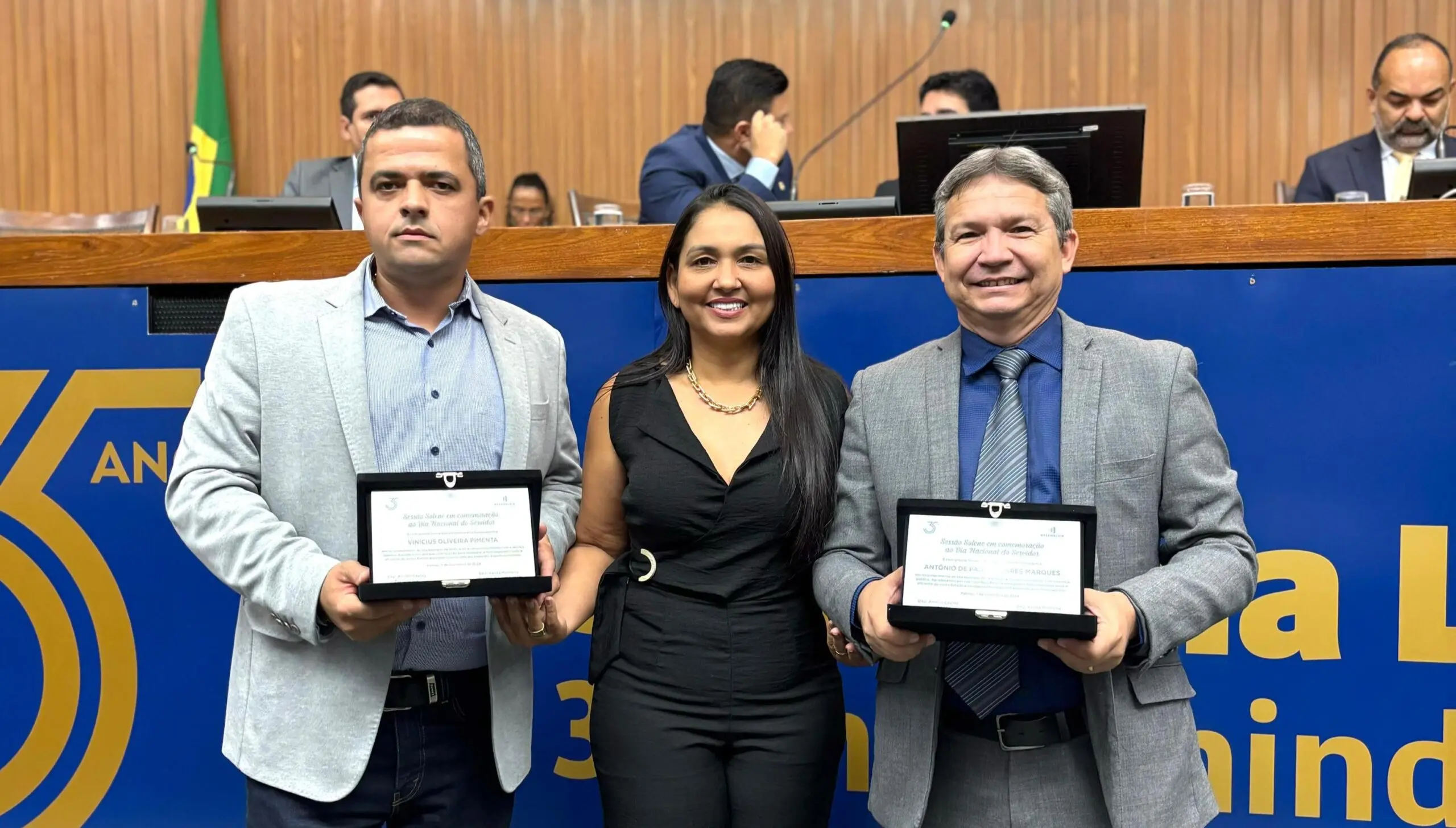 Deputada Vanda Monteiro homenageia Antônio de Pádua e Vinícius Pimenta em sessão solene ao Dia do Servidor Público