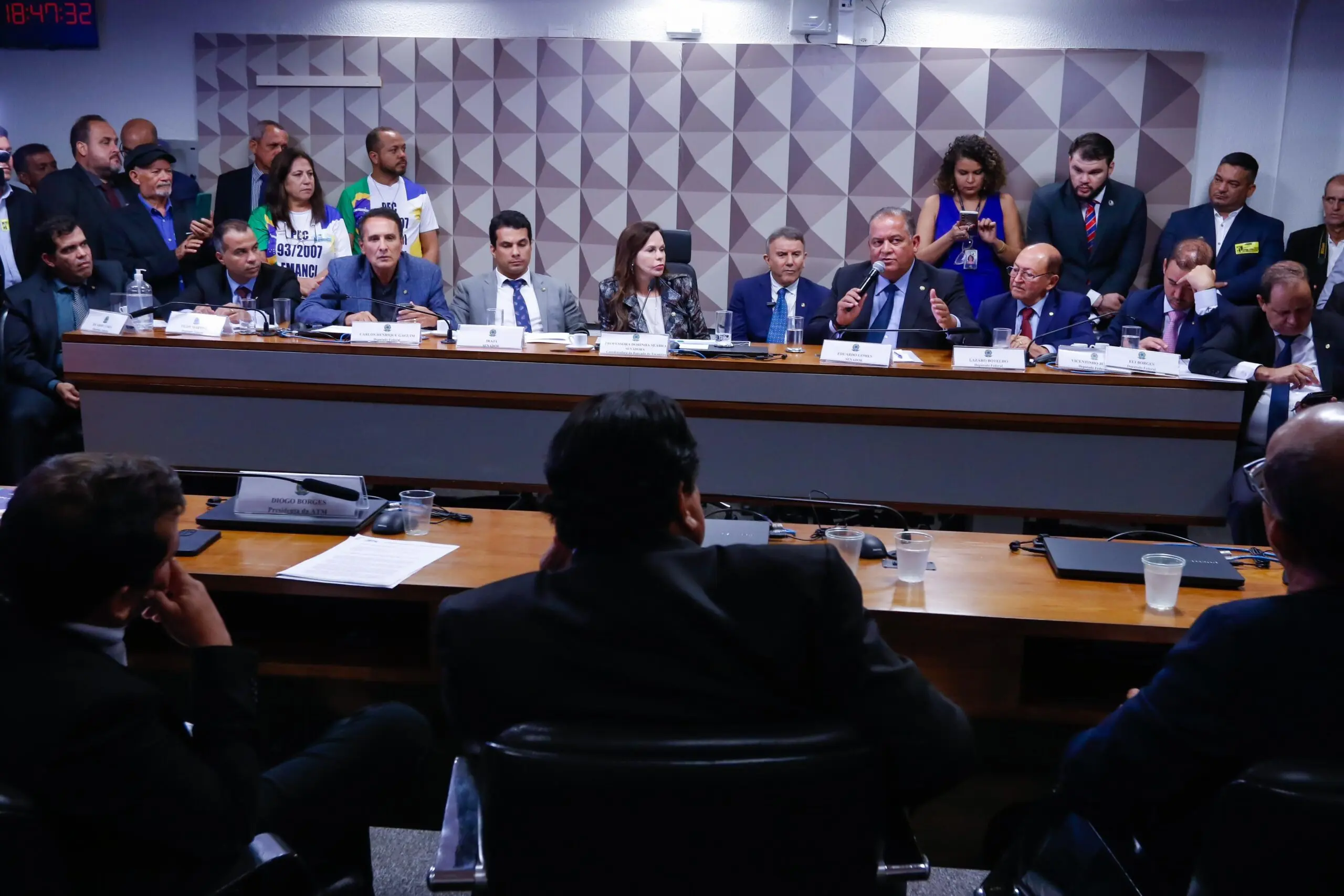 Reunião com parlamentares em Brasília: Eduardo Siqueira leva demandas de Palmas e homenageia bancada