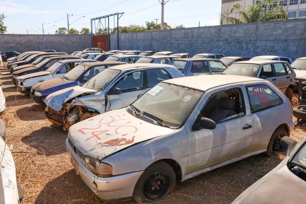 Veículos e sucatas apreendidos são leiloados pela Prefeitura de Palmas