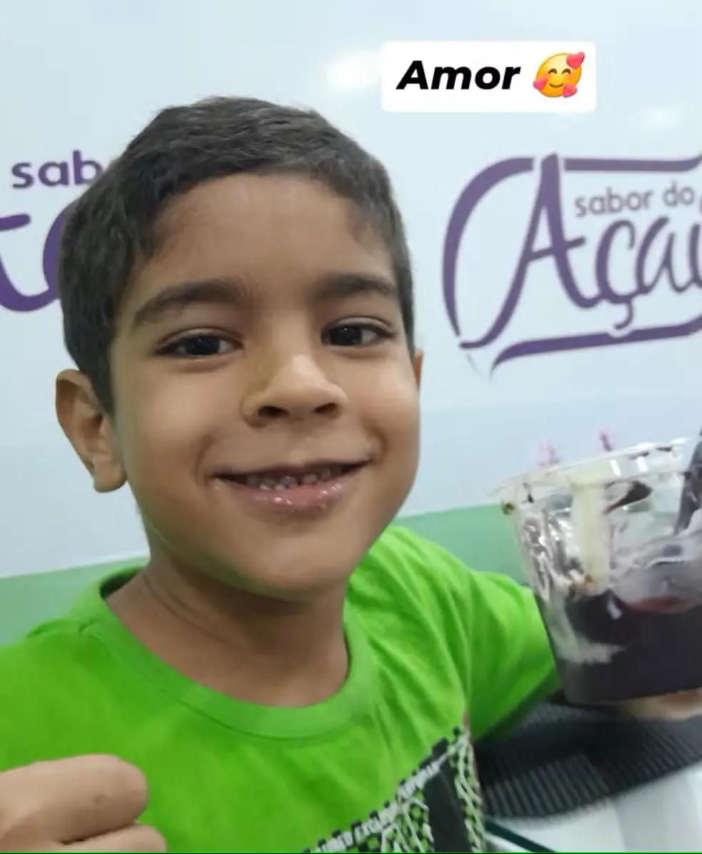 Criança de 6 anos morre com tiro acidental na cabeça após pegar arma de policial dento de carro, diz PM