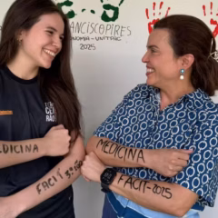 Fonoaudi&oacute;loga Adriana Dias e a filha Breatriz Dias (esquerda) foram aprovadas em medicina ao mesmo tempo &mdash; Foto: Arquivo Pessoal/Adriana Dias
