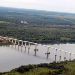 Ponte sobre o Rio Tocantins, na BR-235 liga Pedro Afonso a Tupirama &mdash; Foto: Luciano Ribeiro/Governo do Tocantins
