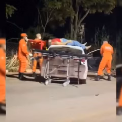 Motociclista para sobre teto de carro ap&oacute;s batida em rua de cidade do TO; V&Iacute;DEO