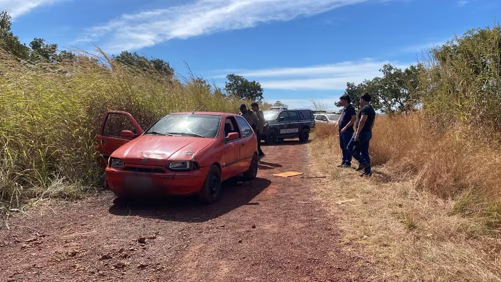 Dois homens são encontrados mortos dentro de carro em área de mata de Palmas