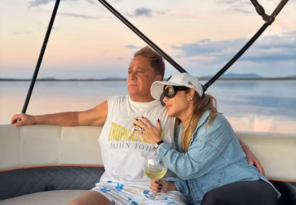 Cantor Leonardo ao lado da esposa Poliana em passeio no Rio Tocantins - Foto: Reprodução/ Instagram
Cantor Leonardo ao lado da esposa Poliana em passeio no Rio Tocantins - Foto: Reprodução/ Instagram