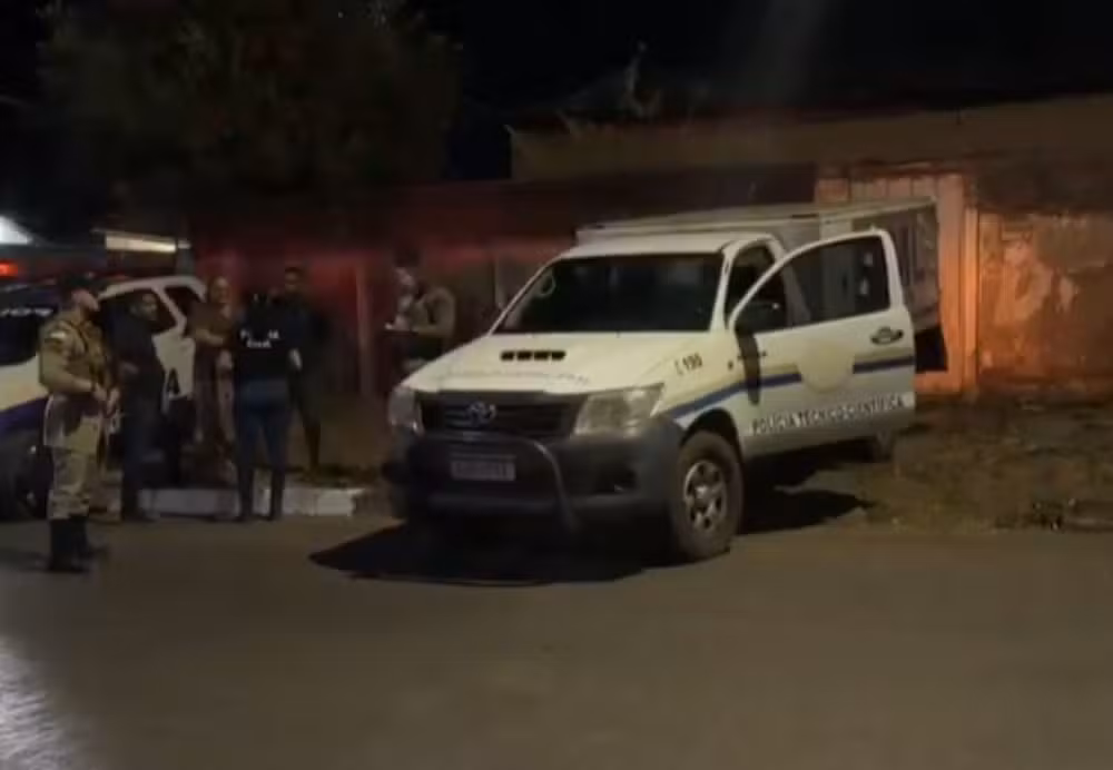 Corpo de idoso é encontrado em decomposição dentro de casa após vizinhos sentirem mau cheiro no norte do TO Corpo de idoso é encontrado em decomposição dentro de casa após vizinhos sentirem mau cheiro no norte do TO