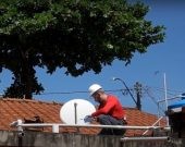 Entenda por que a antena parabólica tradicional deve ser trocada; Famílias de baixa renda conseguem troca gratuita