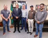 Senador Eduardo Gomes recebe representantes do Projeto Manuel Alves